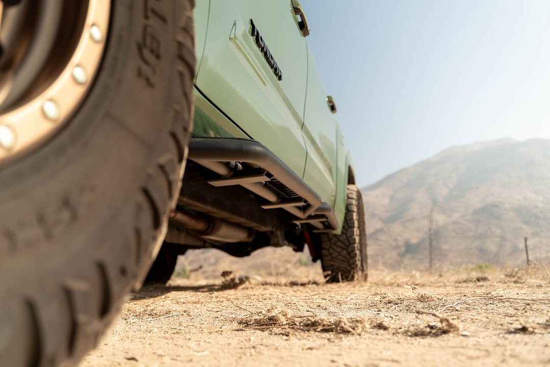 Dv8 Offroad Srtt2-01 Nerf Bar||2022_Toyota-Tundra-Crew-Max-Oe-Plus-Side-Ste-Installed-5.Jpg||93||dv8srtt201||1687537
