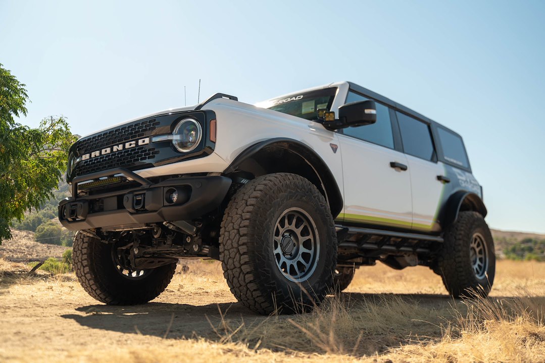 Dv8 Offroad Lbbr-09 Bull Bar||ford-Bronco-Capable-Bull-Bar-Installed-3.Jpg||90||dv8lbbr09||1687428