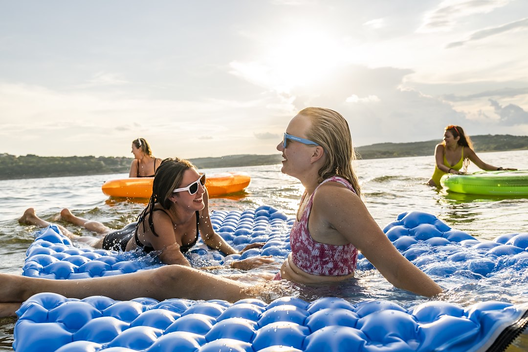 Airhead Ahpf-067 Float Tube||airhead_Lifestyle_Austin_21_ Pool Lake River -33.Jpg||95||a4mahpf067||1032959