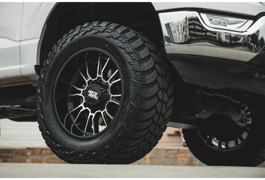 Moto Metal Wheels Mo810bd20908020 Wheel||moto Metal-Mo810-Legacy-Gloss Black Machined-20x10-2020 Ford F150 3.Png||90||a78c000017724||2262437