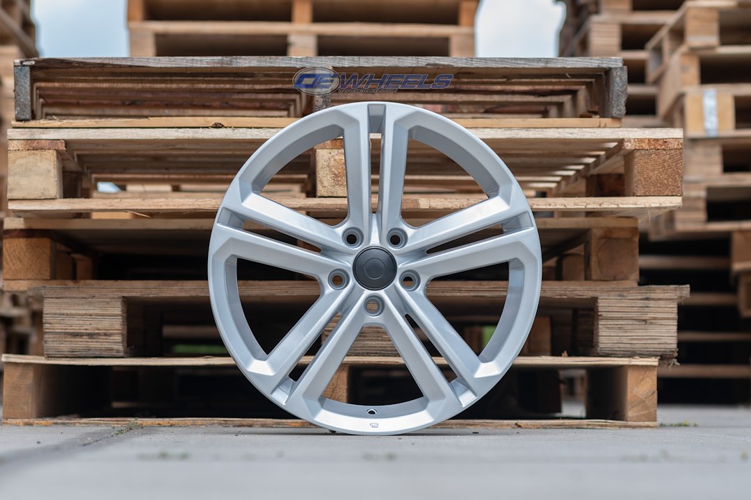Oe Wheels Vw18-18080-5112-45s Wheel||vw18-18x8-Silver.Jpg||90||oew9457386||1786386