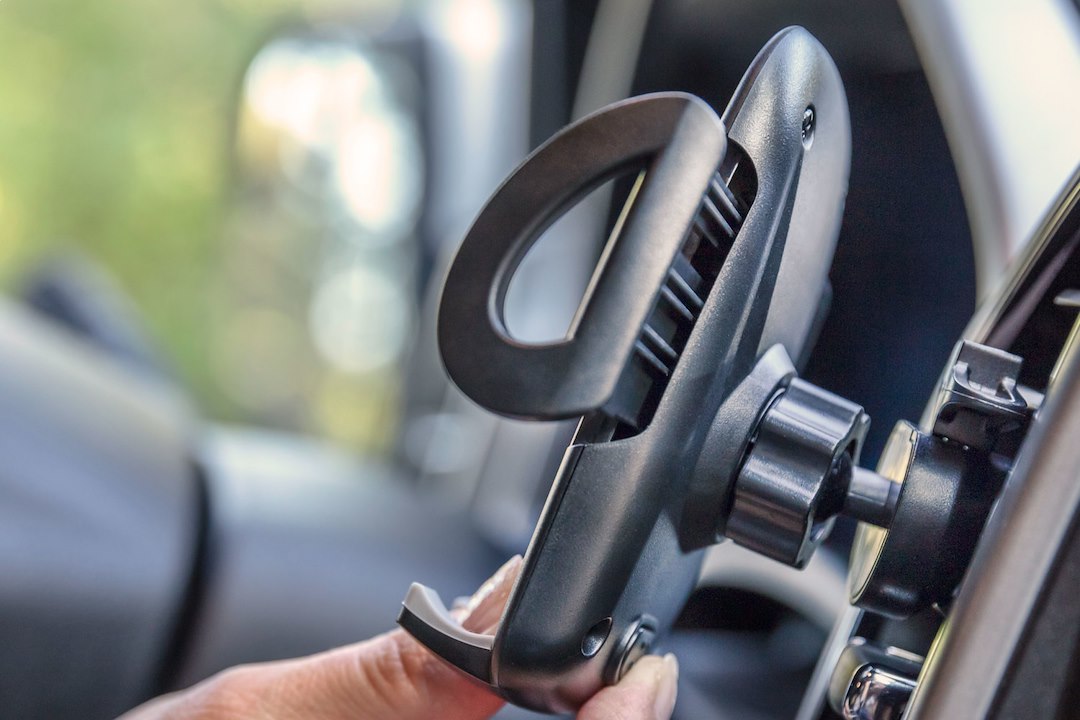 Husky Liner 87000 Cell Phone Mount||husky_Phone_Holder_Rotate-The-Phone_P03.Jpg||92||h2187000||1535616