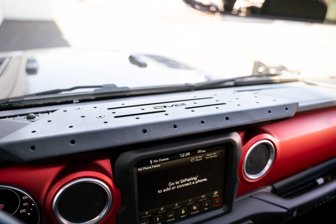 Dv8 Offroad Dmjl-01 Cell Phone Mount Plate||wrangler-Jl-_-Gladiator-Jt-Digital-Device-Dash-Mount_Installed-8.Jpg||95||dv8dmjl01||1626923