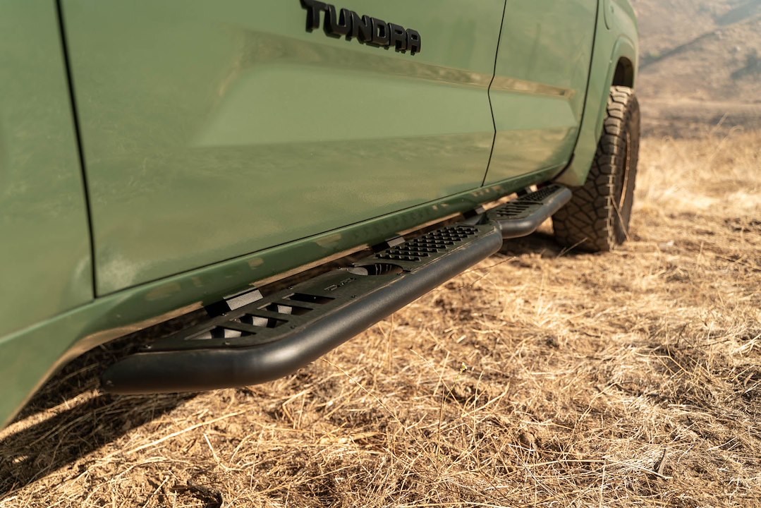 Dv8 Offroad Srtt2-01 Nerf Bar||2022_Toyota-Tundra-Crew-Max-Oe-Plus-Side-Ste-Installed-2.Jpg||90||dv8srtt201||1687543