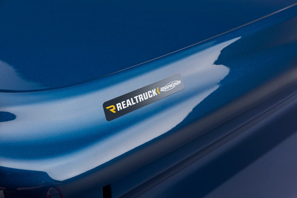 Undercover Uc2216l-Um Tonneau Cover||uc_Lux_Chevy_2017_Blue_Detail_Badge_Rt.Jpg||90||u192216lum||1531456