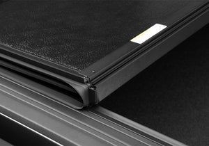 Undercover Ax12026 Tonneau Cover||uc_Armorflex_20chevy-2500_Details04_Hinge.Jpg||92||u19ax12026||1368391