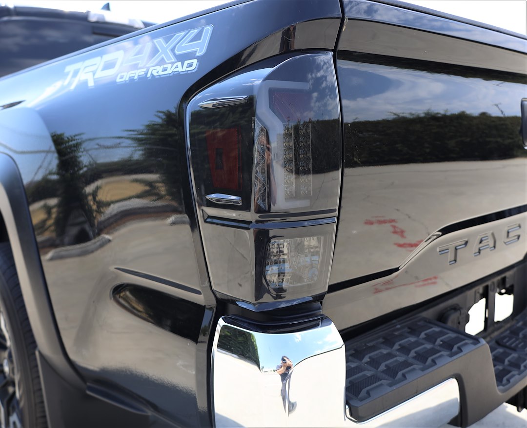 Product of Winjet CTWJ-0466-BS Tail Light Assembly 