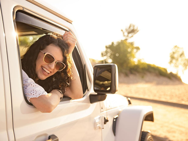 Weathertech (Usa) 81978im Rainguard||jeep_Gladiator_Swd_Beach_Lifestyle_26_Original File.Jpg||85||w2481978im||1714211