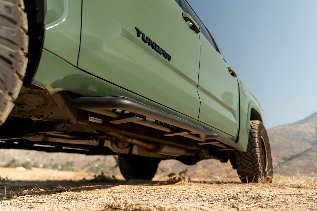 Dv8 Offroad Srtt2-01 Nerf Bar||2022_Toyota-Tundra-Crew-Max-Oe-Plus-Side-Ste-Installed-1.Jpg||89||dv8srtt201||1687538