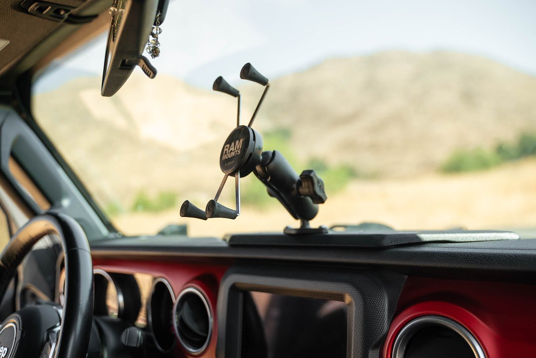 Dv8 Offroad Dmjl-02 Cell Phone Mount Plate||jeep-Wrangler-Jl-_-Gladiator-Jt-Device-Dash-Mount-V2-Installed-7.Jpg||95||dv8dmjl02||1626924