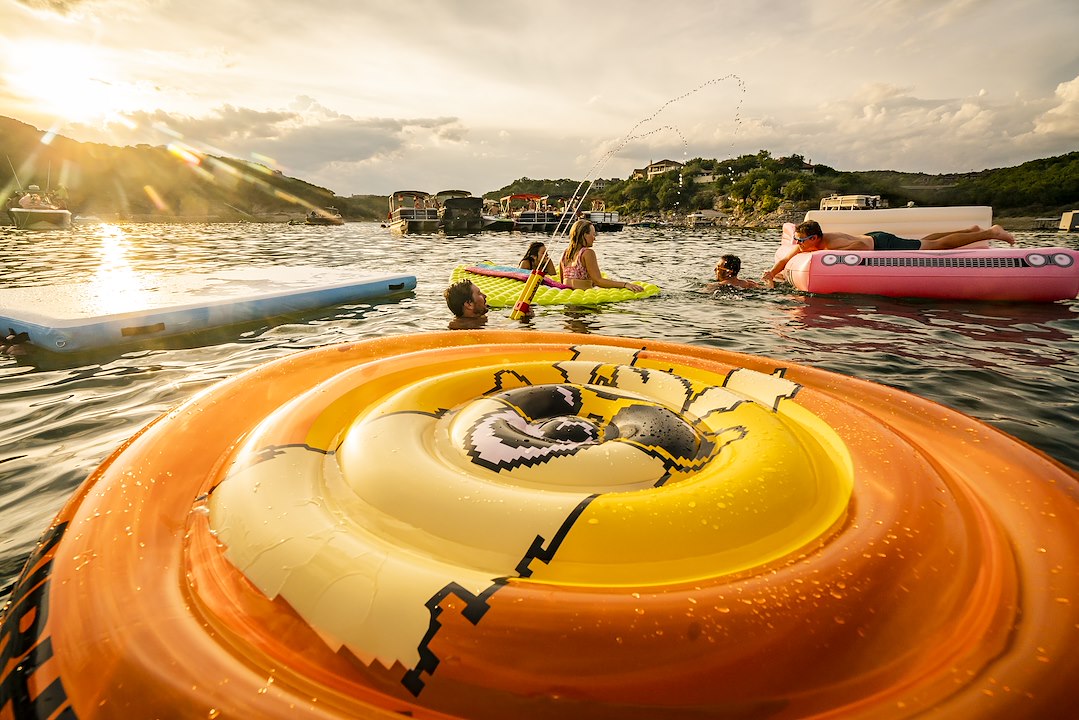 Airhead Ahpf-067 Float Tube||airhead_Lifestyle_Austin_21_ Pool Lake River -7.Jpg||95||a4mahpf067||1104223