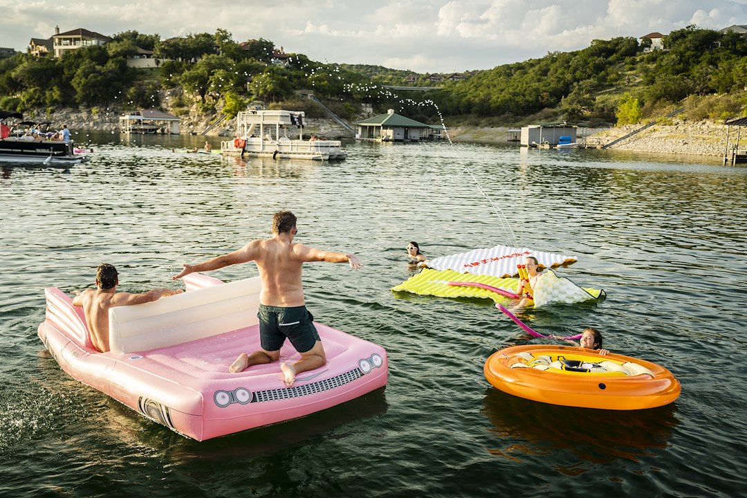 Airhead Ahpf-067 Float Tube||airhead_Lifestyle_Austin_21_ Pool Lake River -2.Jpg||95||a4mahpf067||1271965