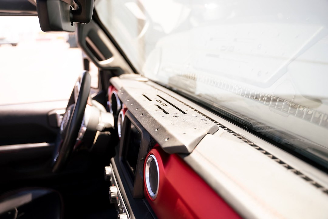 Dv8 Offroad Dmjl-01 Cell Phone Mount Plate||wrangler-Jl-_-Gladiator-Jt-Digital-Device-Dash-Mount_Installed-6.Jpg||95||dv8dmjl01||1626917