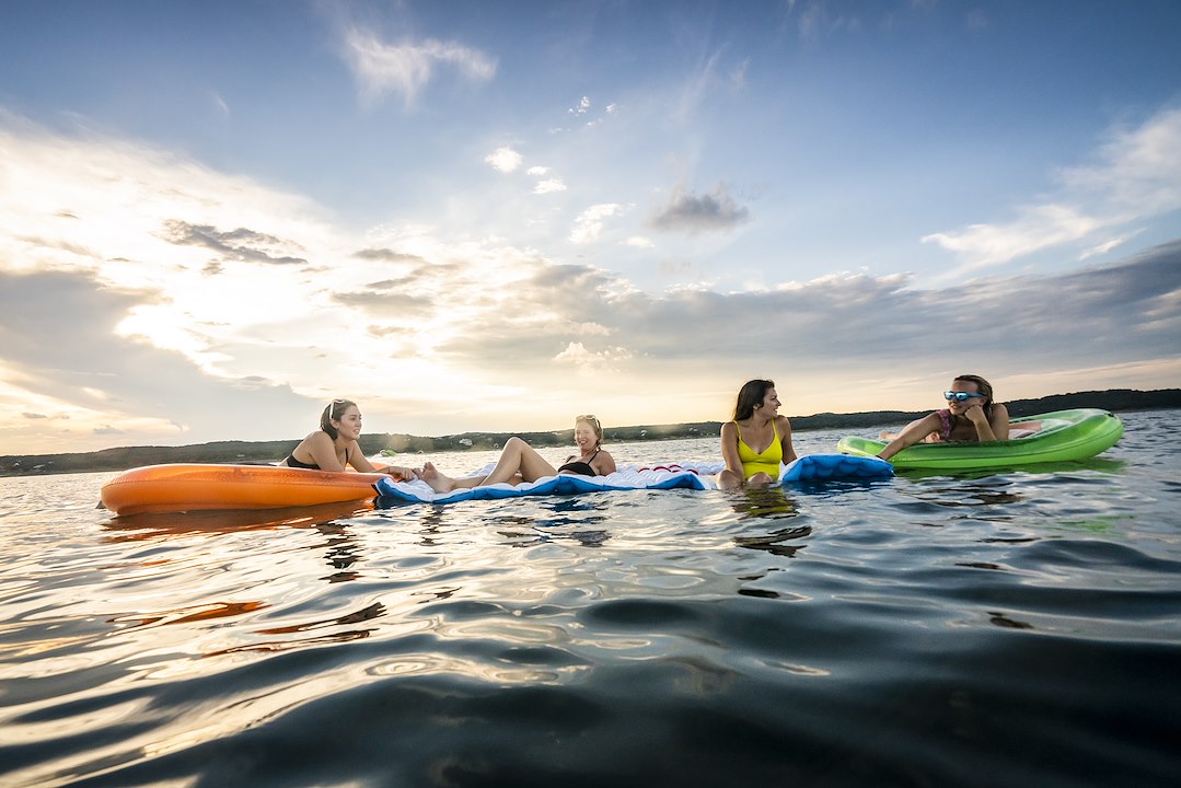 Airhead Ahpf-067 Float Tube||airhead_Lifestyle_Austin_21_ Pool Lake River -24.Jpg||95||a4mahpf067||1314797