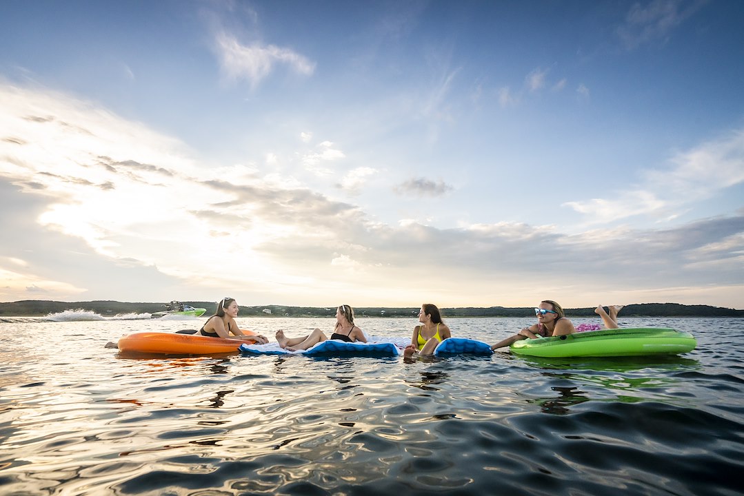 Airhead Ahpf-067 Float Tube||airhead_Lifestyle_Austin_21_ Pool Lake River -27.Jpg||95||a4mahpf067||974195