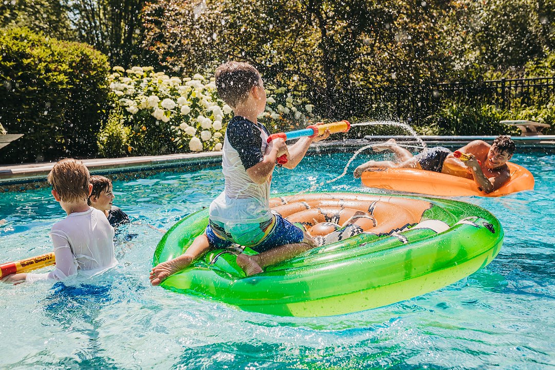 Airhead Ahpf-067 Float Tube||airhead_Lifestyle_Wisconsin_21e_Pool Lake River -10.Jpg||95||a4mahpf067||1001417