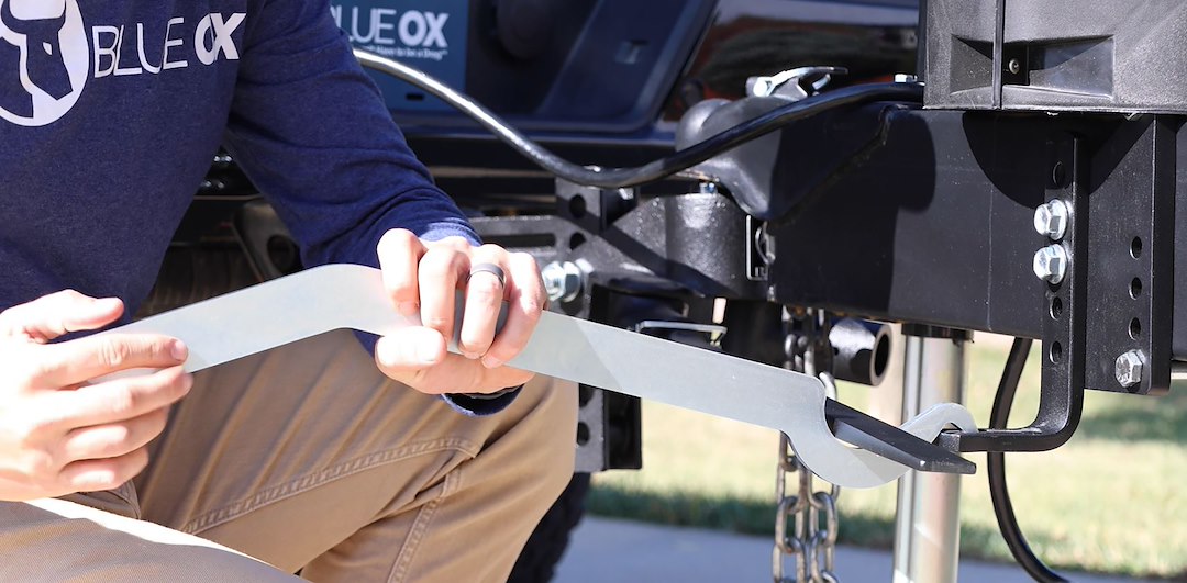 Blue Ox Bxw4079 Weight Distribution Hitch Lift Handle||bxw4043_In Use.Jpg||89||b1bbxw4079||1630011