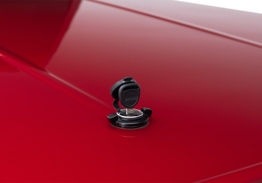 Undercover Uc1176l-Ga0 Tonneau Cover||uc_Lux_19chevy-Silverado_Details_07key-In-Lock.Jpg||88||u191176lga0||1088821