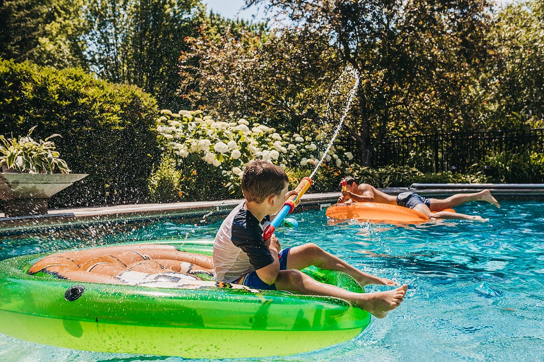 Airhead Ahpf-067 Float Tube||airhead_Lifestyle_Wisconsin_21e_Pool Lake River -11.Jpg||95||a4mahpf067||1322802