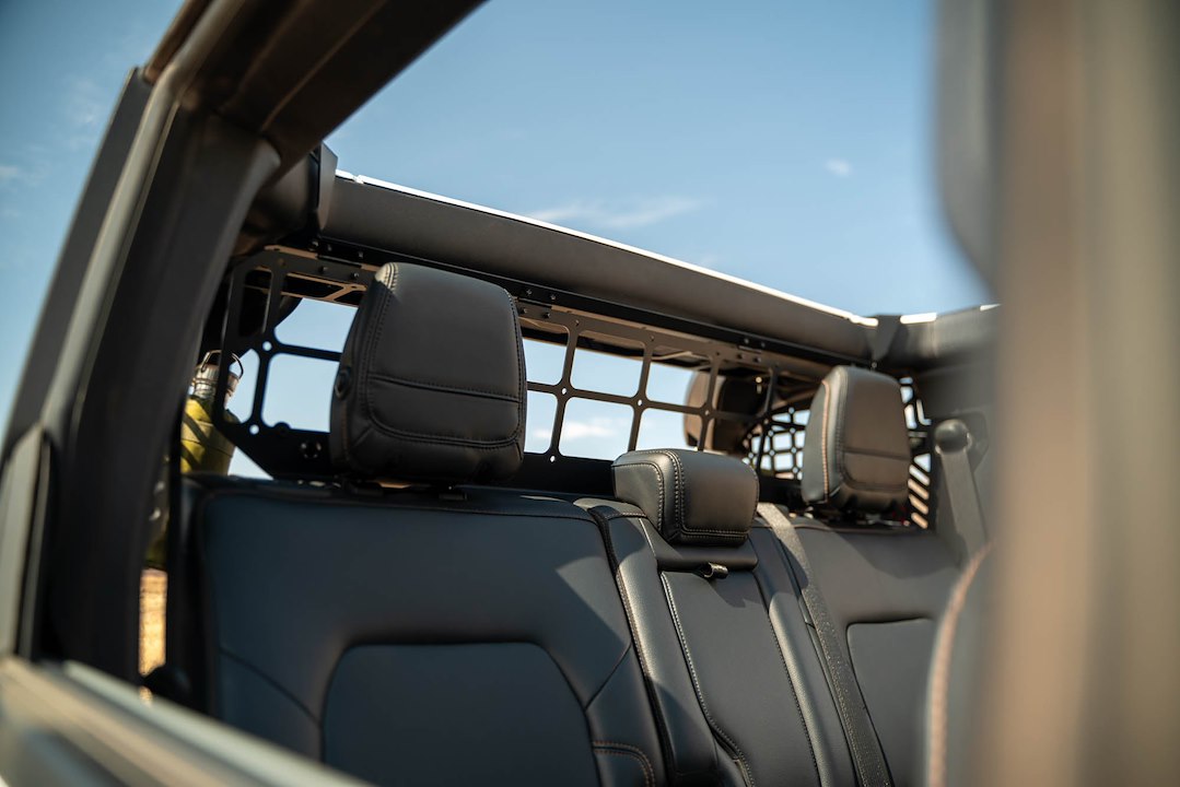 Dv8 Offroad Mpbr-10 Pet Barrier||2021-2024-Ford-Bronco-Dog-Barrier-Installed-5.Jpg||92||dv8mpbr10||1628172