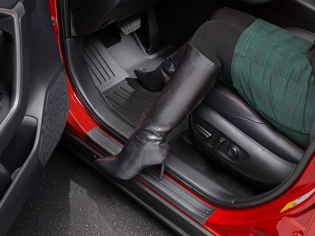 Weathertech (Usa) St024k1 Door Sill Protector||mkt_20231215_Sj_Toyo_Rav4_23_Sillprotector_Stiletto_Boots_0013_Original File.Jpg||85||w24st024k1||1742129