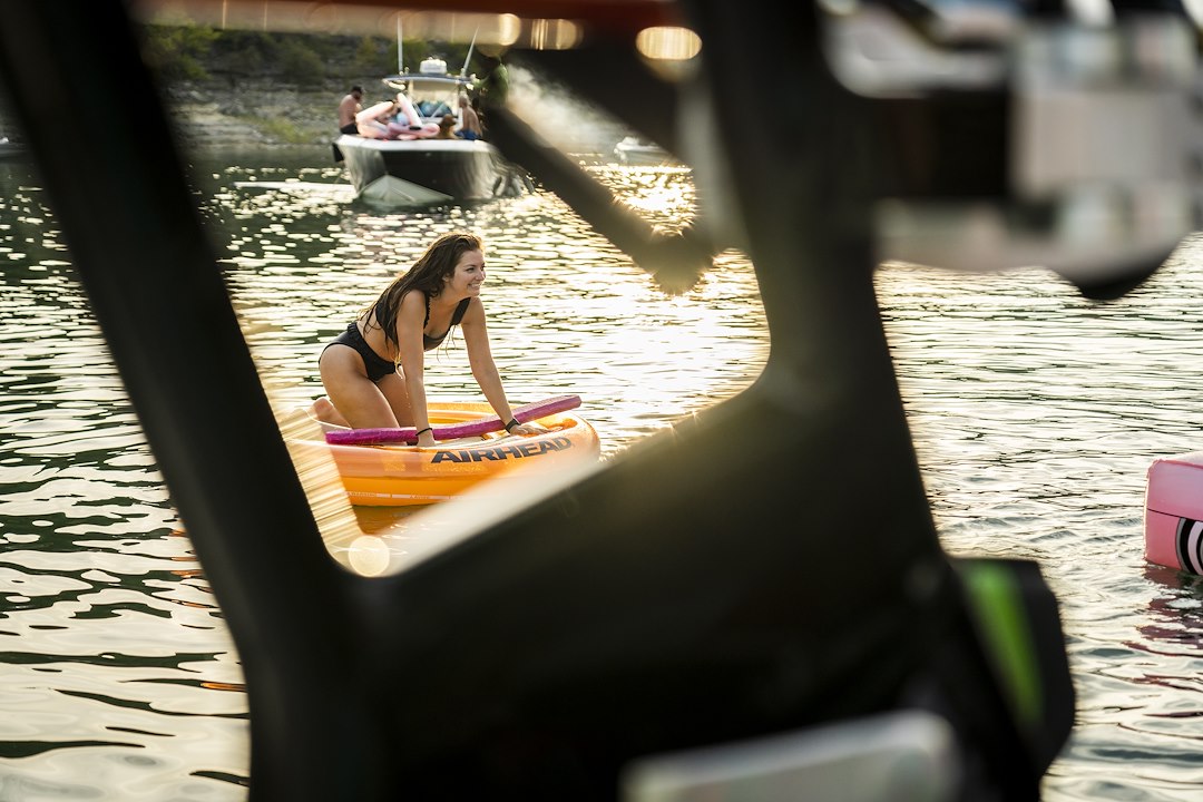 Airhead Ahpf-067 Float Tube||airhead_Lifestyle_Austin_21_ Pool Lake River -1.Jpg||95||a4mahpf067||918162