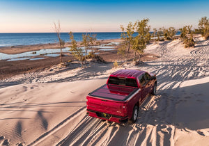 Undercover Ar12022l-G1w Tonneau Cover||undercover-Fusion-2019-Chevrolet-Silverado-Red-Dunes-Lifestyle-06.Jpg||95||u19r12022lg1w||1701996