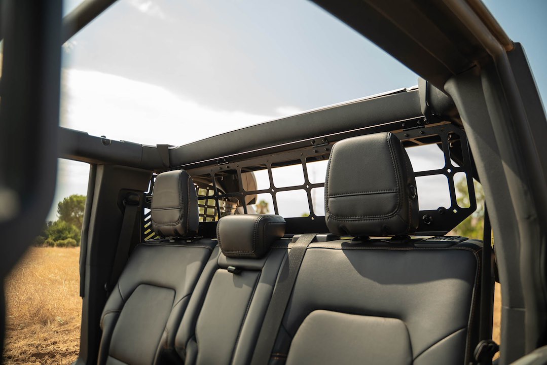 Dv8 Offroad Mpbr-10 Pet Barrier||2021-2024-Ford-Bronco-Dog-Barrier-Installed-6.Jpg||93||dv8mpbr10||1628178