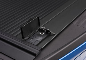 Retrax 60383 Tonneau Cover||rx_Onemx_Ford-F150_Blue_Details_01keylock.Jpg||89||rtx60383||1153476