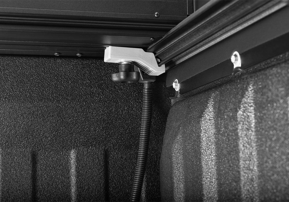 Undercover Ax32011 Tonneau Cover||uc_Armorflex_22rambox_Detail_01.Jpg||88||u19ax32011||1204805