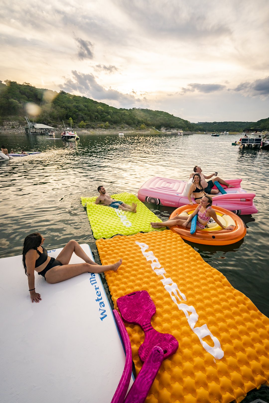 Airhead Ahpf-067 Float Tube||airhead_Lifestyle_Austin_21_ Pool Lake River -16.Jpg||95||a4mahpf067||1020898