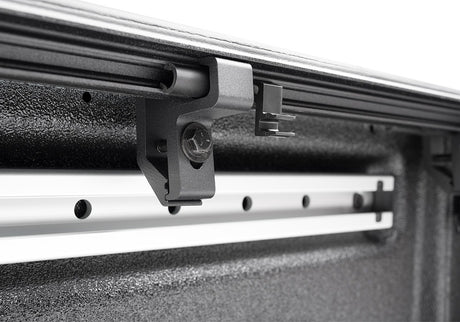 Undercover Ux22032 Tonneau Cover||uc_Ultraflex_22ford-Maverick_Detail_Clamp_03.Jpg||86||u19ux22032||1302270