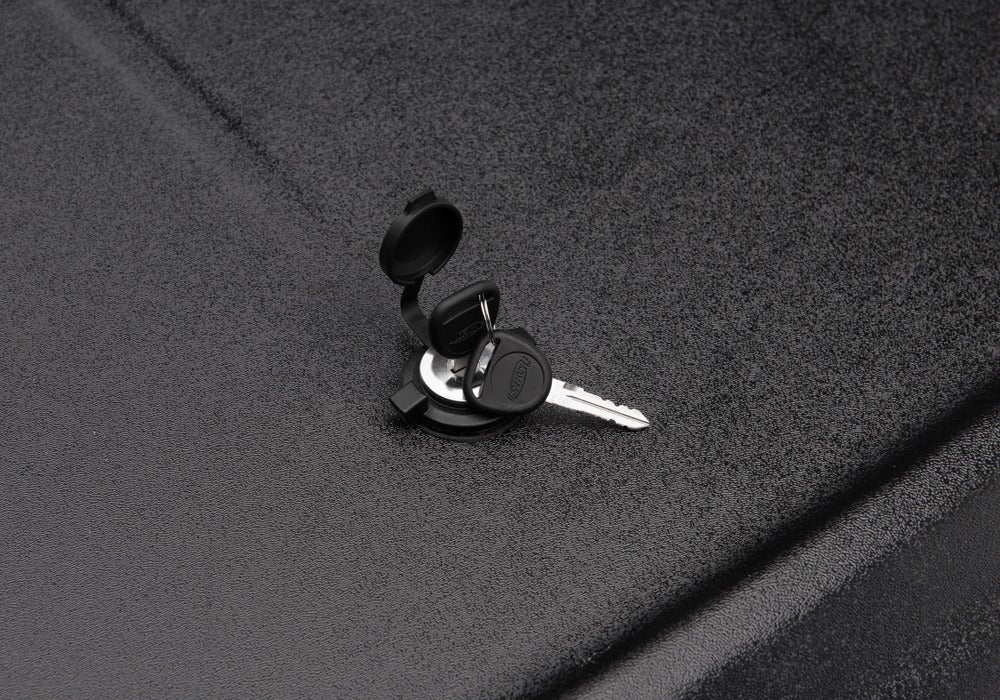 Undercover Uc3096 Tonneau Cover||uc_Se_Hondaridgeline_Details_Keyinlock.Jpg||89||u19uc3096||1148518