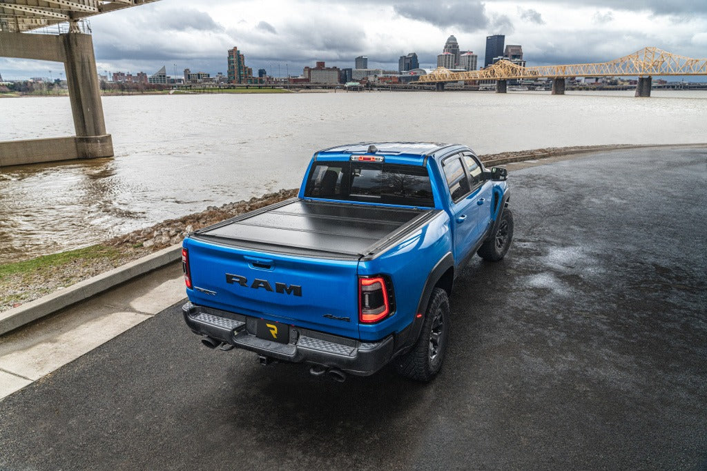 Undercover Ux32013 Tonneau Cover||uc_Ultraflex_2022_Hydro_Blue_Ram_1500_Lifestyle_Trx_0722_01_Rt.Jpg||94||u19ux32013||1532367