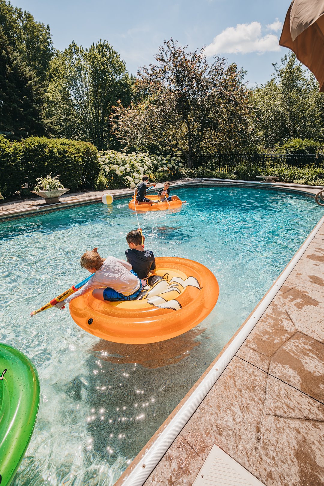 Airhead Ahpf-067 Float Tube||airhead_Lifestyle_Wisconsin_21e_Pool Lake River -20.Jpg||95||a4mahpf067||1377907
