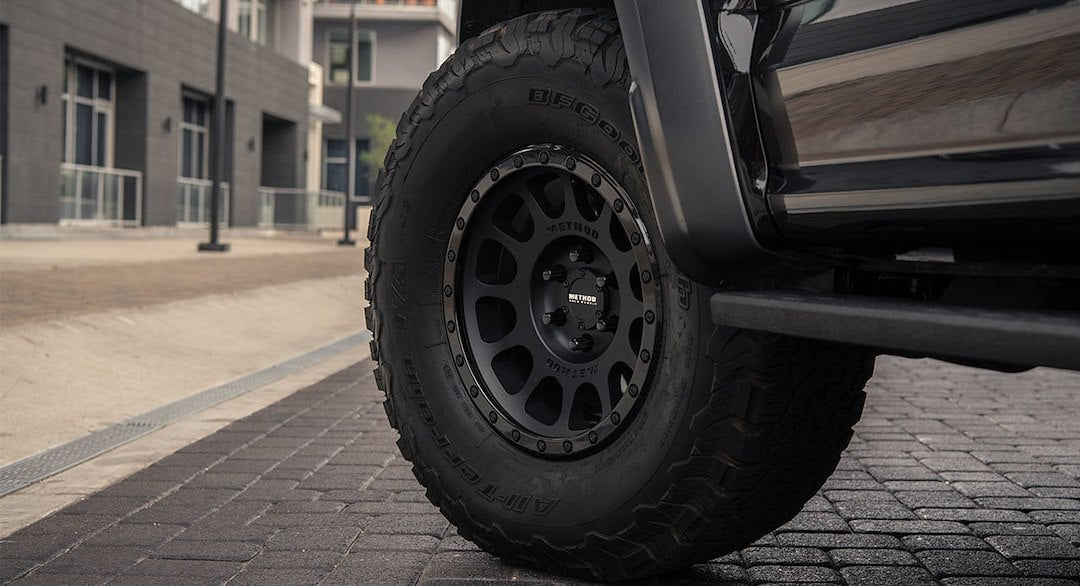 Method Race Wheels Mr305785601025 Wheel||305nv_Wheel_Matte Black With Gloss Black Bead Lock Ring_Feature.Jpg||88||mrw5785601025||2139685