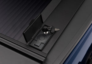 Retrax 60462 Tonneau Cover||rx_Onemx_Chevy-Silverado_Blue_Details_03keylock.Jpg||88||rtx60462||1142955